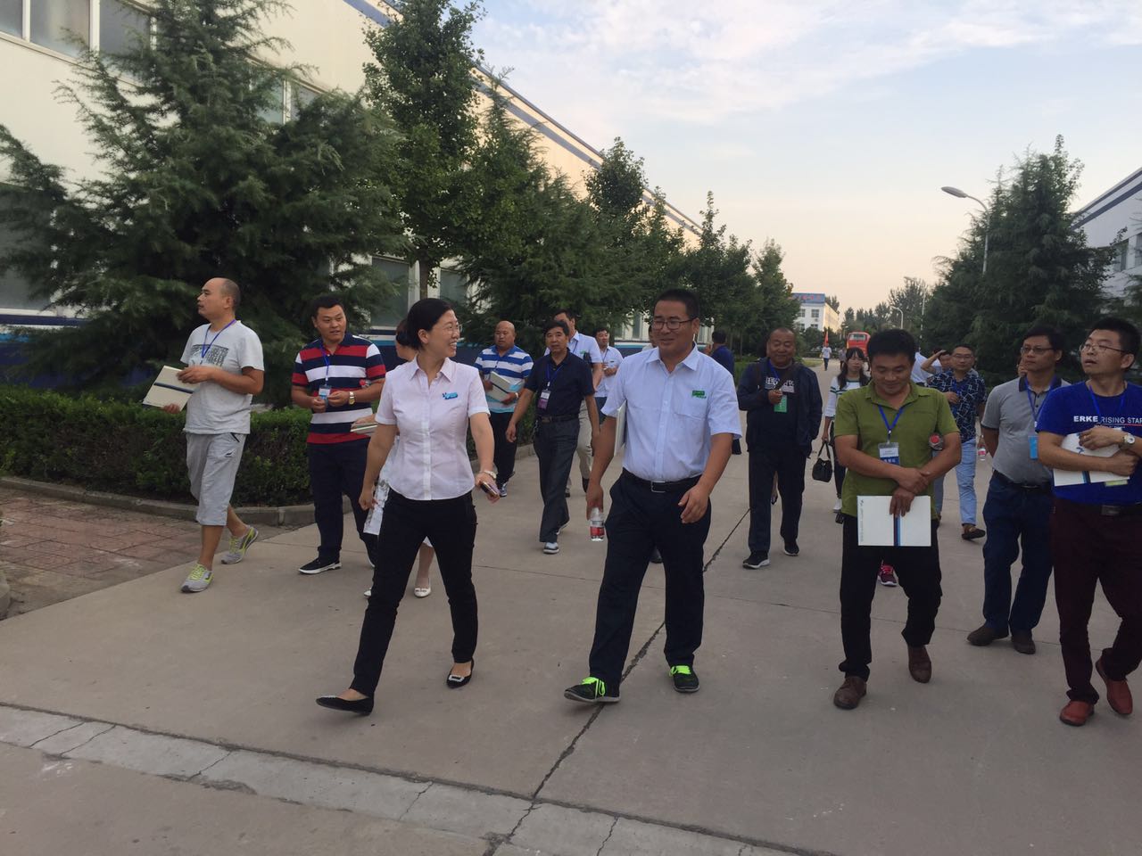 騰飛的雙鷹--與您共創(chuàng)企商未來